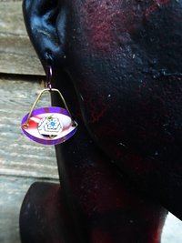 Trashy tinsel dangle eye earring from  vintage tins