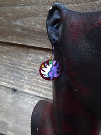 Trashy Tinsel dangle earrings with leaves in purple and maroon