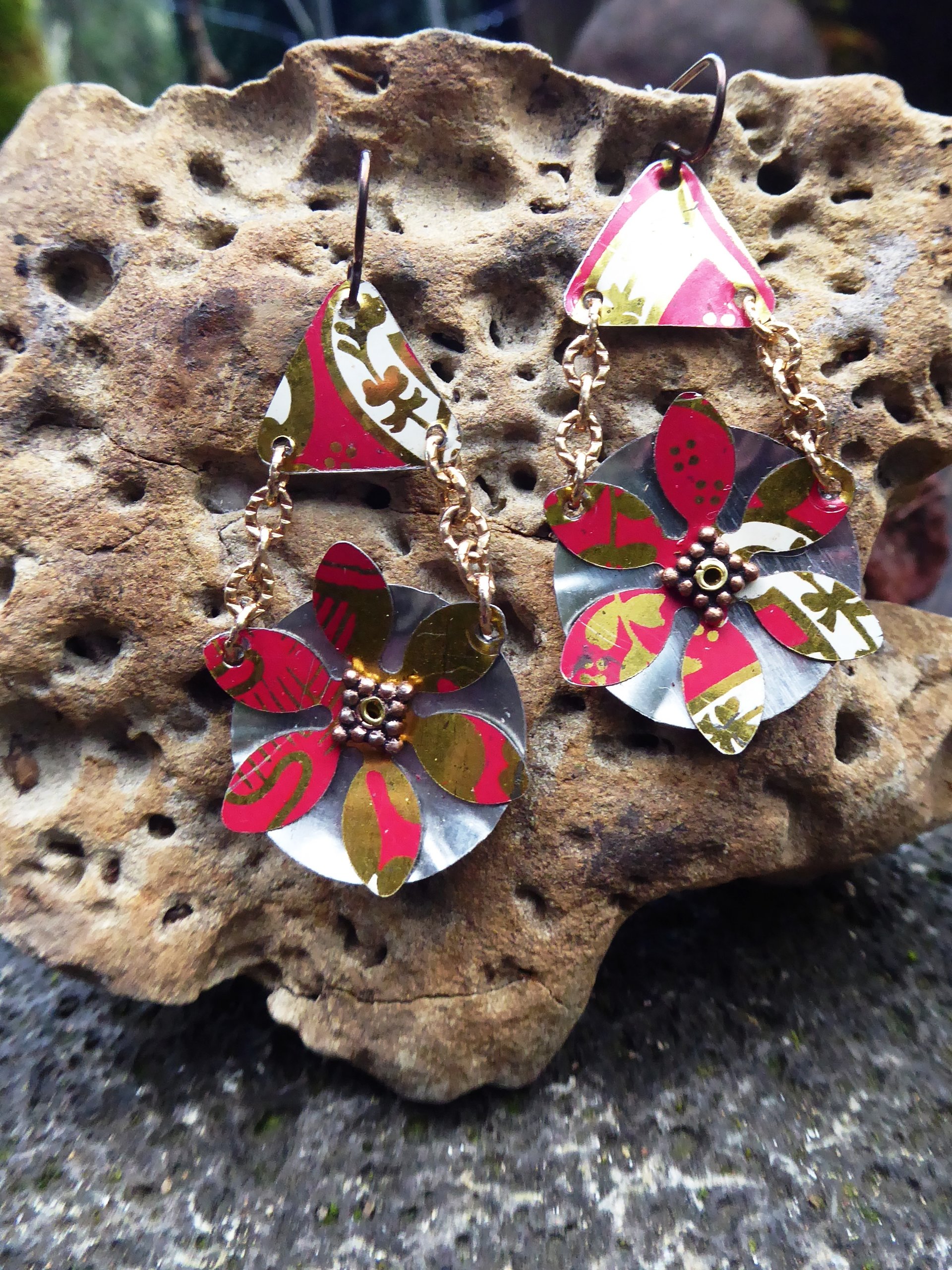 Big bold boho retro daisy recycled tin dangle earrings