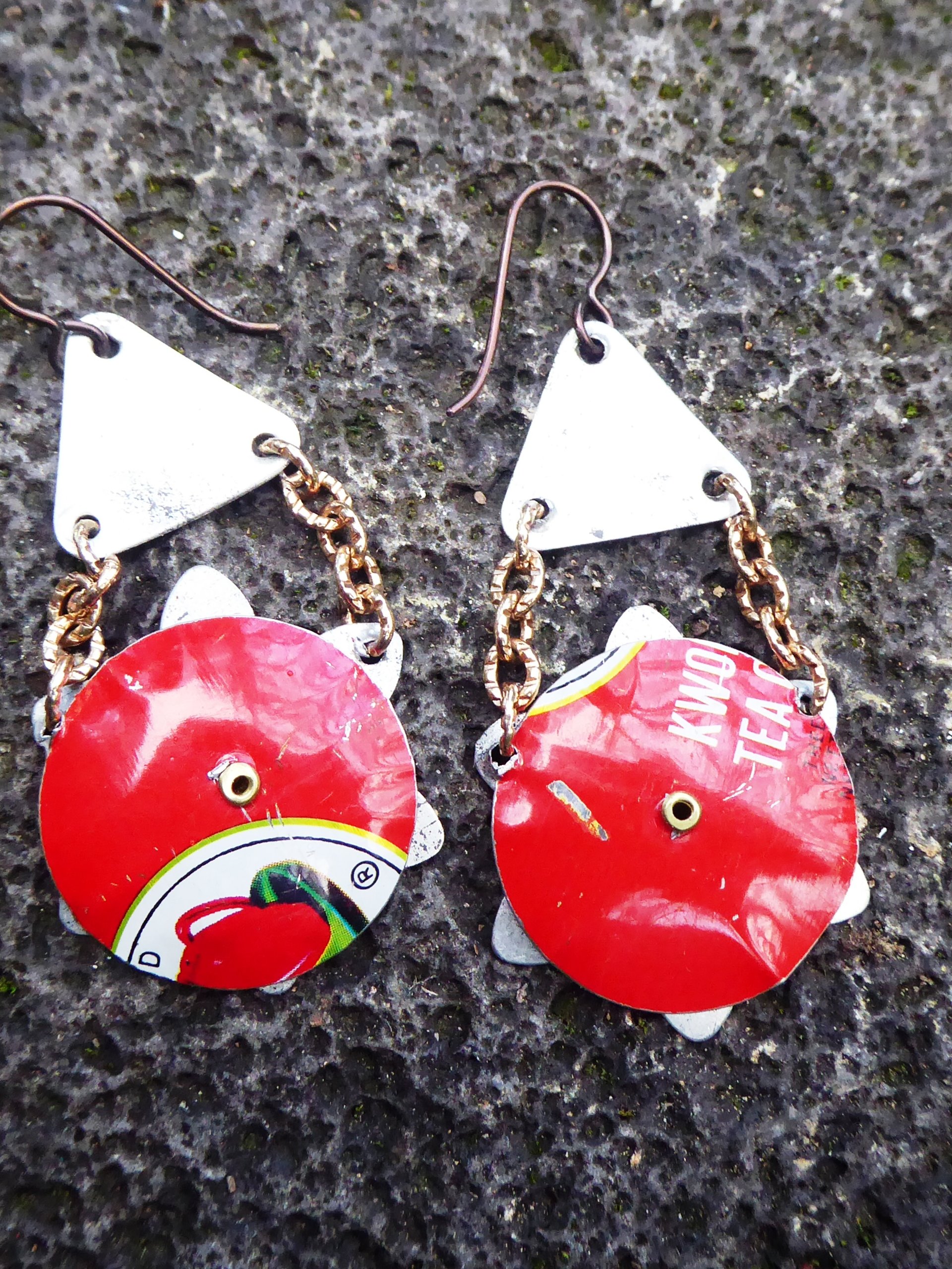 Big bold boho retro daisy recycled tin dangle earrings
