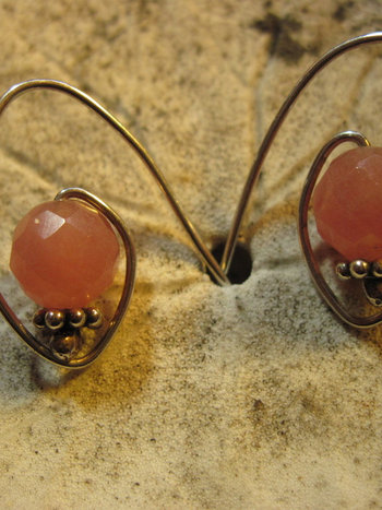 Rose quartz sterling silver hoop