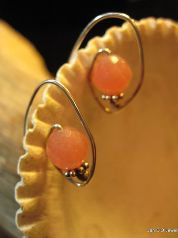 Rose quartz sterling silver hoop
