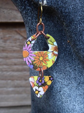 Trashy tinsel long dangle vintage floral tea tin earring