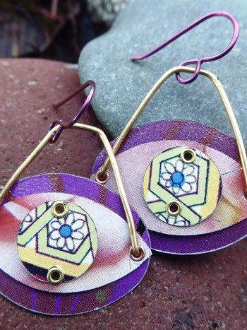 Trashy tinsel dangle eye earring from  vintage tins