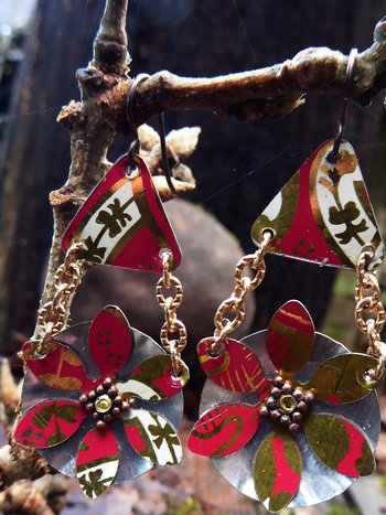 Big bold boho retro daisy recycled tin dangle earrings