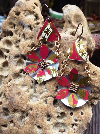 Big bold boho retro daisy recycled tin dangle earrings